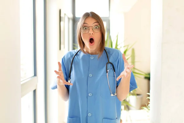 Pretty Nurse Open Mouthed Amazed Shocked Astonished Unbelievable Surprise — Stock Photo, Image