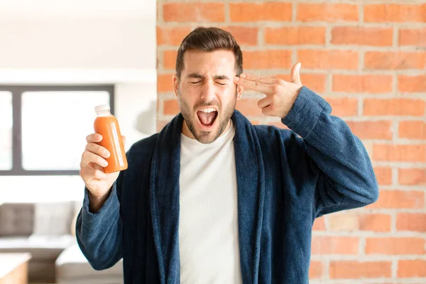 Knappe Man Die Ongelukkig Gestrest Uitziet Zelfmoordgebaar Met Hand Wijzend — Stockfoto