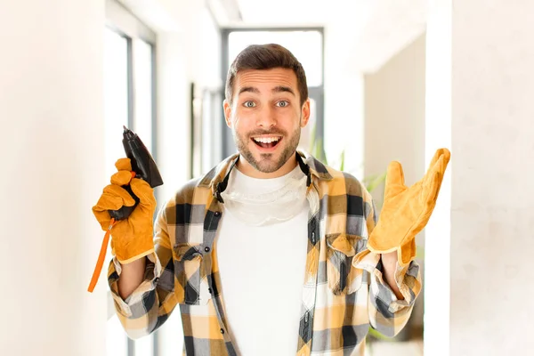 Handyman Feeling Happy Surprised Cheerful Smiling Positive Attitude Realizing Solution — Stock Photo, Image