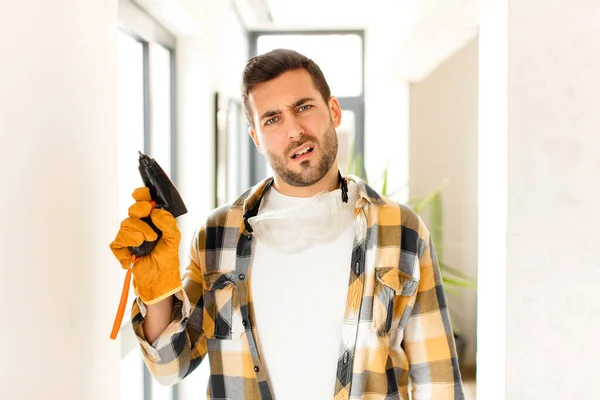 Handyman Feeling Puzzled Confused Dumb Stunned Expression Looking Something Unexpected — Stock Photo, Image