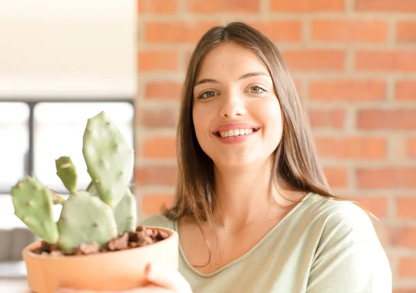 Jeune Jolie Fille Tenant Cactus Maison — Photo