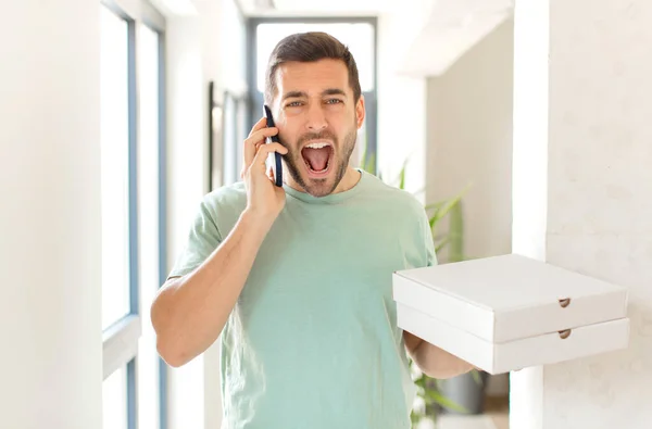 Ung Stilig Man Med Bort Pizza Lådor Hemma — Stockfoto