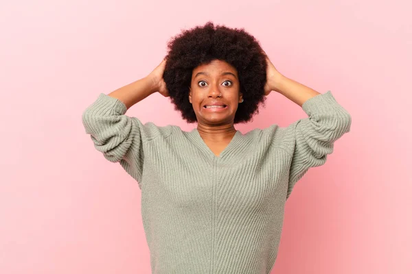 Afro Schwarze Frau Die Sich Gestresst Besorgt Ängstlich Oder Verängstigt — Stockfoto