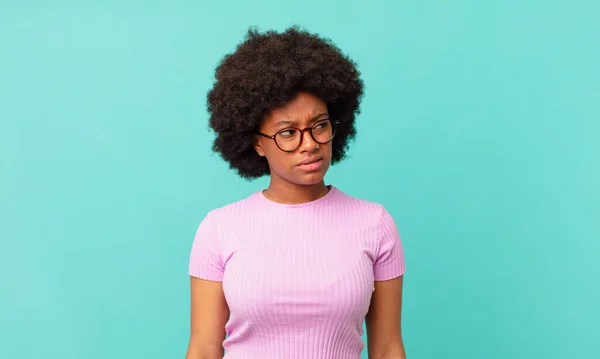 Afro Svart Kvinna Känner Sig Ledsen Upprörd Eller Arg Och — Stockfoto