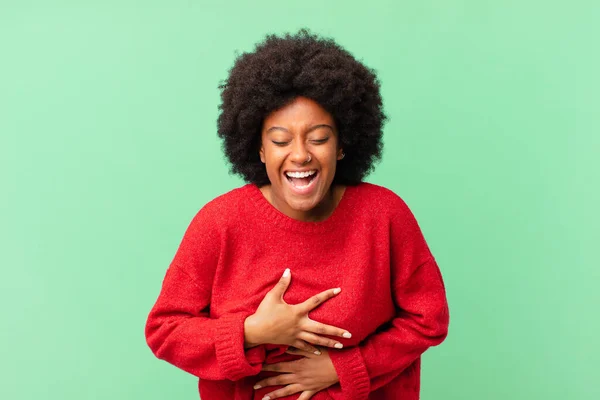 Afro Czarny Kobieta Śmiejąc Się Głos Niektóre Zabawne Żart Uczucie — Zdjęcie stockowe