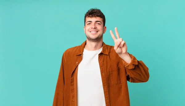 Knappe Man Glimlachend Vriendelijk Uitziend Nummer Twee Tweede Met Hand — Stockfoto