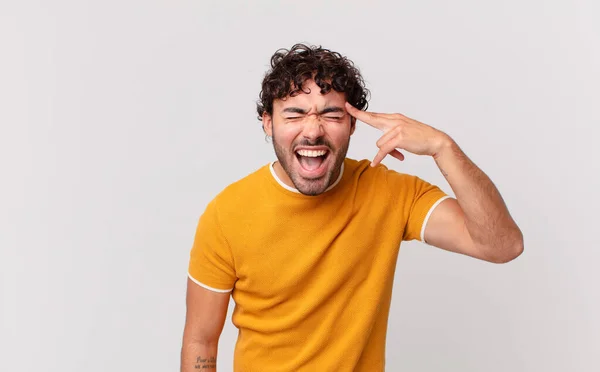 Paniekerige Knappe Man Die Ongelukkig Gestrest Uitziet Zelfmoordgebaar Met Hand — Stockfoto