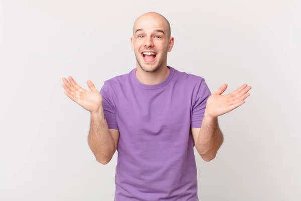 Homem Careca Sentindo Feliz Animado Surpreso Chocado Sorrindo Surpreso Com — Fotografia de Stock