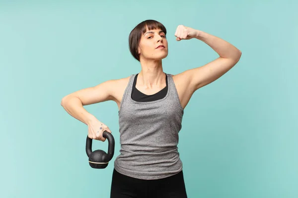 Joven Fitness Mujer Con Dumbbell — Foto de Stock
