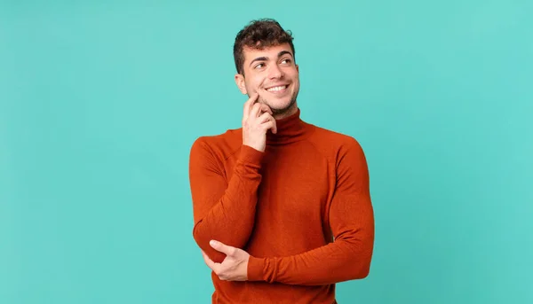 Homem Bonito Sorrindo Com Uma Expressão Feliz Confiante Com Mão — Fotografia de Stock