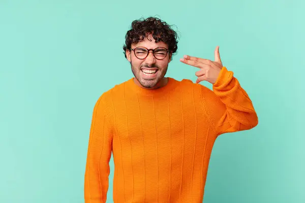 Hombre Guapo Hispano Buscando Infeliz Estresado Gesto Suicida Haciendo Señal — Foto de Stock