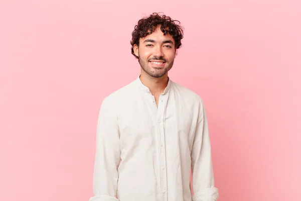 Hombre Guapo Hispano Que Parece Feliz Gratamente Sorprendido Emocionado Con —  Fotos de Stock