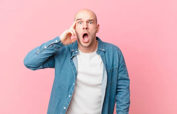 Bald Man Looking Surprised Open Mouthed Shocked Realizing New Thought — Stock Photo, Image