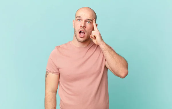 Bald Man Looking Surprised Open Mouthed Shocked Realizing New Thought — Stock Photo, Image