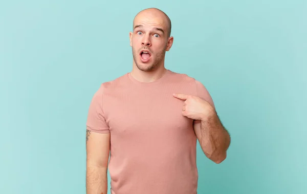 Bald Man Looking Shocked Surprised Mouth Wide Open Pointing Self — Stock Photo, Image