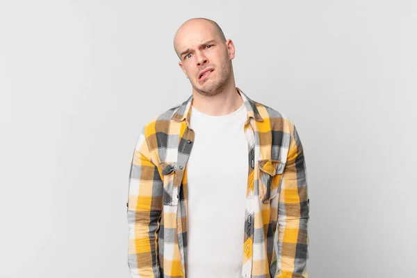 Bald Man Feeling Puzzled Confused Dumb Stunned Expression Looking Something — Foto Stock