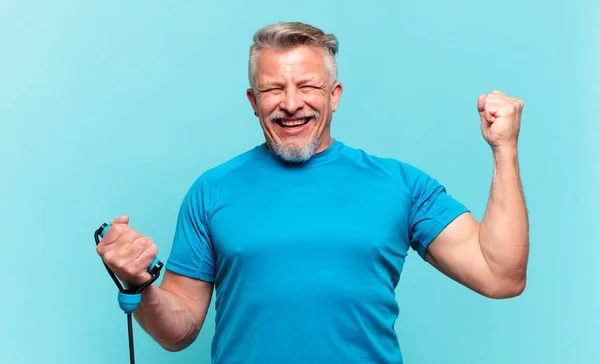 Senior Pohledný Muž Cvičit Fitness Nosit Sportovní Oblečení — Stock fotografie