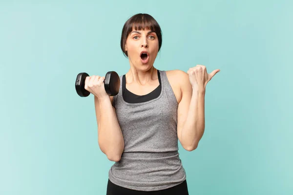 Jeune Femme Fitness Avec Haltère — Photo