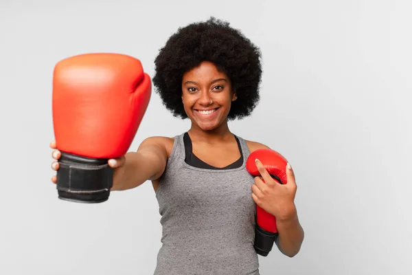 Nero Afro Donna Con Guantoni Boxe — Foto Stock