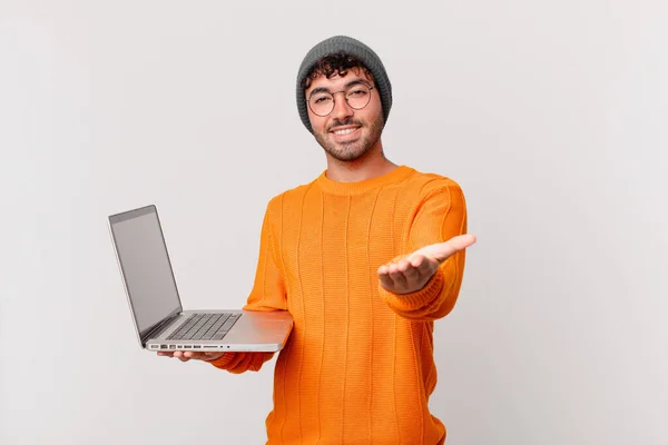 Nerd Man Computer Smiling Happily Friendly Confident Positive Look Offering — Fotografia de Stock