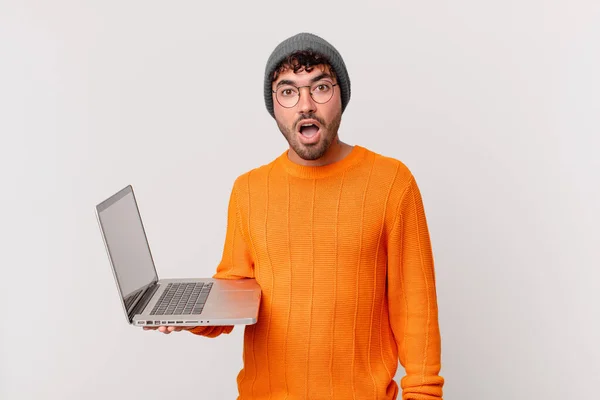 Nerd Man Computer Looking Very Shocked Surprised Staring Open Mouth — Fotografia de Stock