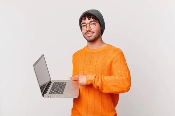 Nerd Man Computer Smiling Cheerfully Feeling Happy Pointing Side Upwards — Stock fotografie