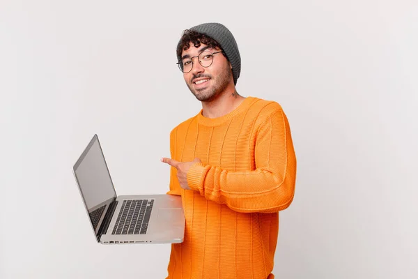 Nerd Man Computer Looking Excited Surprised Pointing Side Upwards Copy — Fotografia de Stock