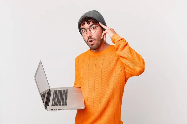 Nerd Man Computer Looking Surprised Open Mouthed Shocked Realizing New — Stockfoto