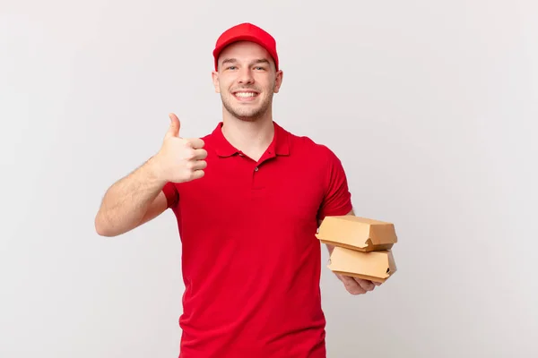 Stolz Unbeschwert Zuversichtlich Und Glücklich Mit Erhobenem Daumen Positiv Lächelnd — Stockfoto