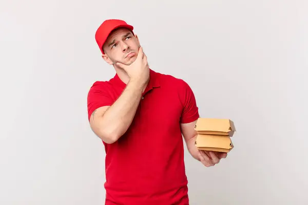 Denkend Twijfelachtig Verward Met Verschillende Opties Zich Afvragend Welke Beslissing — Stockfoto