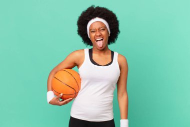 Afro kadın neşeli, kaygısız, asi tavırlı, şakacı ve dilsiz, eğlenen. Basketbol konsepti