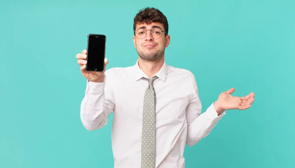 Negócio Com Sentimento Smartphone Intrigado Confuso Duvidar Ponderar Escolher Opções — Fotografia de Stock