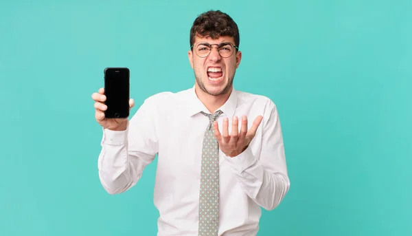 Negócio Com Smartphone Olhando Desesperado Frustrado Estressado Infeliz Irritado Gritando — Fotografia de Stock