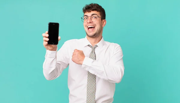 Negocio Con Smartphone Sintiéndose Feliz Positivo Exitoso Motivado Cuando Enfrenta — Foto de Stock