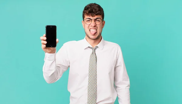 Negocios Con Smartphone Sintiéndose Disgustado Irritado Sacando Lengua Detestando Algo —  Fotos de Stock