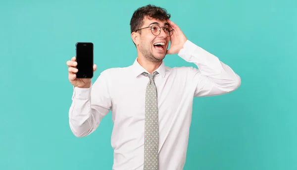Negócio Com Smartphone Sentindo Feliz Animado Surpreso Olhando Para Lado — Fotografia de Stock