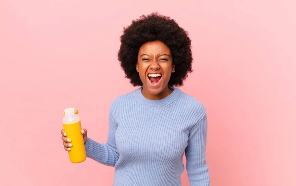 Afro Mujer Gritando Agresivamente Mirando Muy Enojado Frustrado Indignado Molesto —  Fotos de Stock