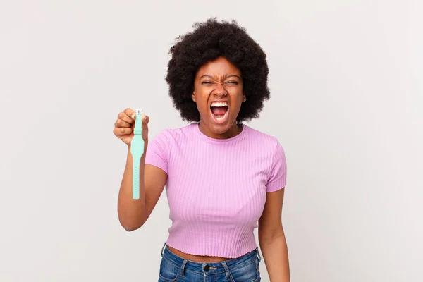 Afro Donna Gridando Aggressivamente Guardando Molto Arrabbiato Frustrato Indignato Infastidito — Foto Stock