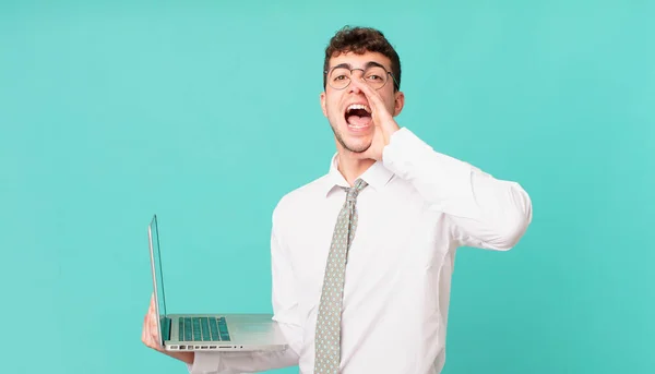 Üzletember Laptop Érzés Boldog Izgatott Pozitív Így Egy Nagy Kiáltás — Stock Fotó