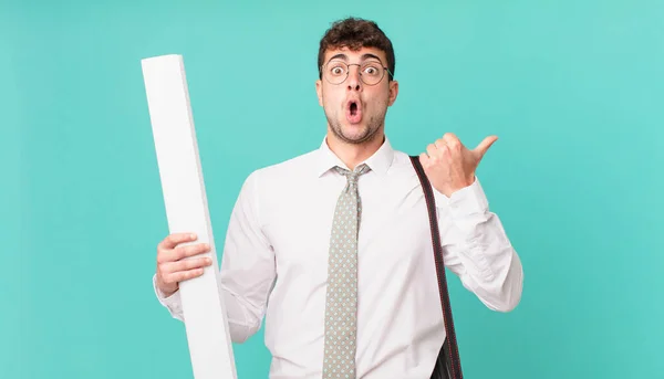 Architect Looking Astonished Disbelief Pointing Object Side Saying Wow Unbelievable — Stock Photo, Image