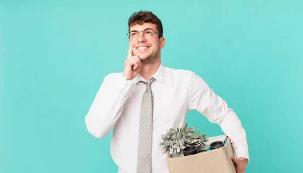 Hombre Negocios Sonriendo Feliz Soñando Despierto Dudando Mirando Lado Concepto —  Fotos de Stock