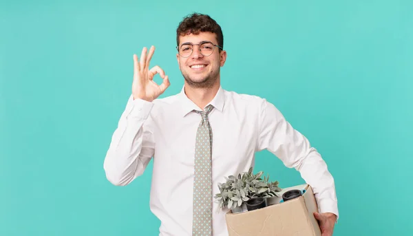 Empresário Sentindo Feliz Relaxado Satisfeito Mostrando Aprovação Com Gesto Sorrindo — Fotografia de Stock