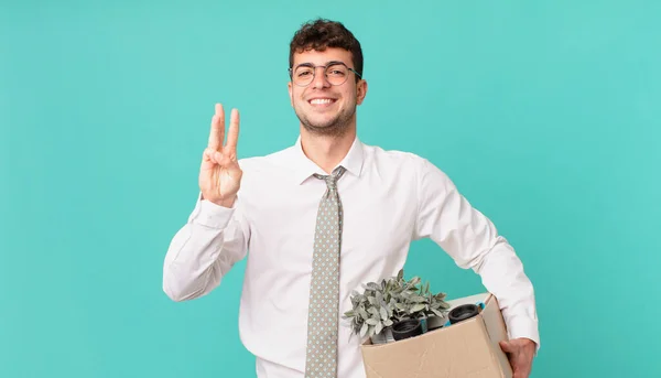 Hombre Negocios Sonriendo Buscando Amigable Mostrando Número Tres Tercero Con — Foto de Stock