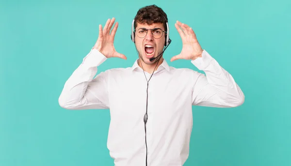 Telemarketer Screaming Hands Air Feeling Furious Frustrated Stressed Upset — Stock Photo, Image