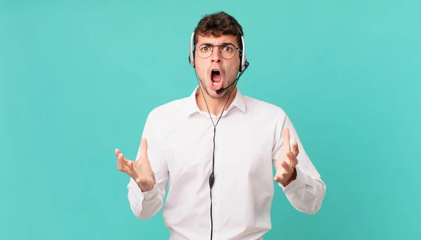 Télévendeur Sentant Extrêmement Choqué Surpris Anxieux Paniqué Avec Regard Stressé — Photo