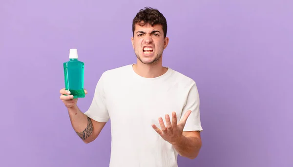 Mann Mit Mundwasser Sieht Wütend Genervt Und Frustriert Schreiend Wtf — Stockfoto