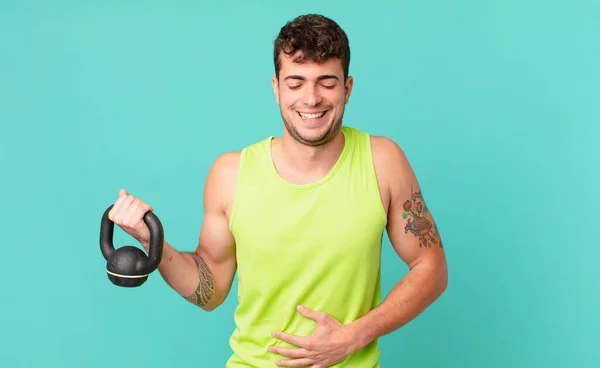 Fitnessman Lachen Hardop Een Hilarische Grap Zich Gelukkig Vrolijk Voelen — Stockfoto