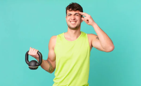 Fitnessmensch Der Sich Verwirrt Und Verwirrt Fühlt Und Zeigt Dass — Stockfoto