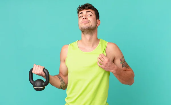 Hombre Fitness Arrogante Exitoso Positivo Orgulloso Apuntando Mismo — Foto de Stock