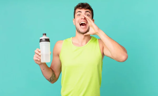 Hombre Fitness Sentirse Feliz Emocionado Positivo Dando Gran Grito Con — Foto de Stock